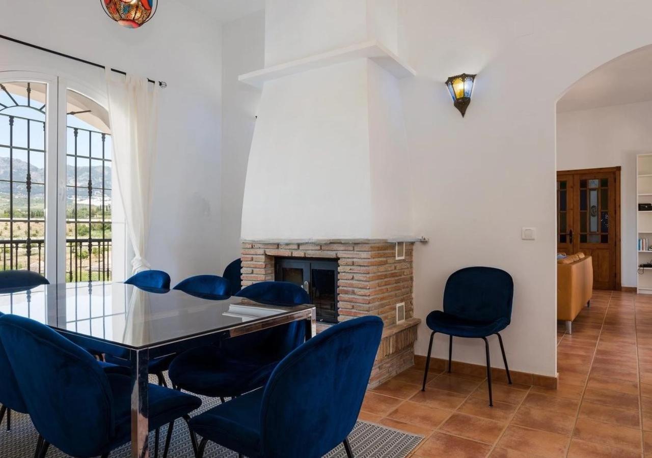 Spacious Villa With Exceptional Views In Malaga Касарабонела Экстерьер фото