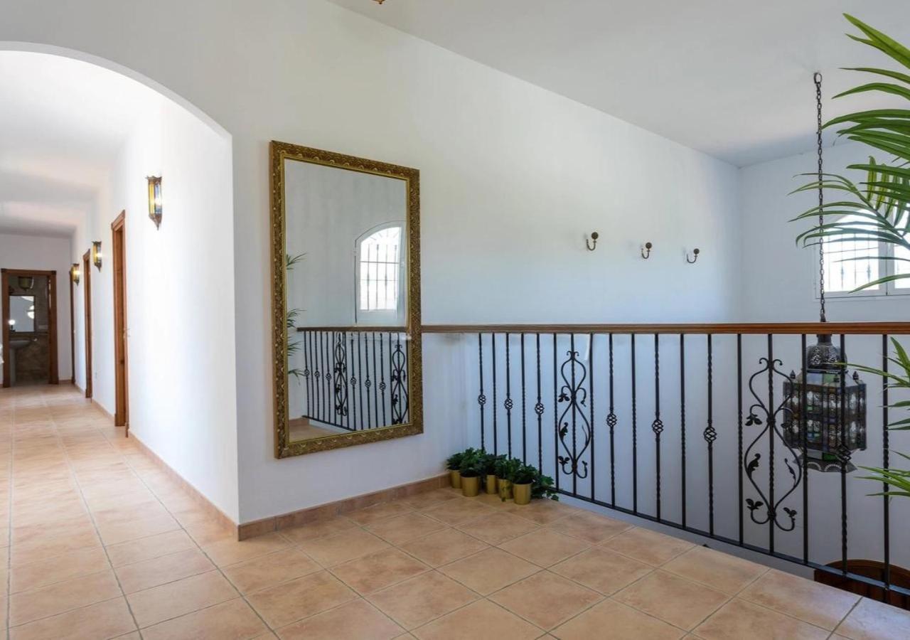 Spacious Villa With Exceptional Views In Malaga Касарабонела Экстерьер фото