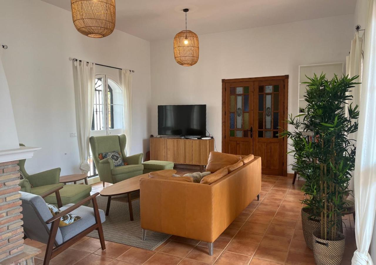Spacious Villa With Exceptional Views In Malaga Касарабонела Экстерьер фото